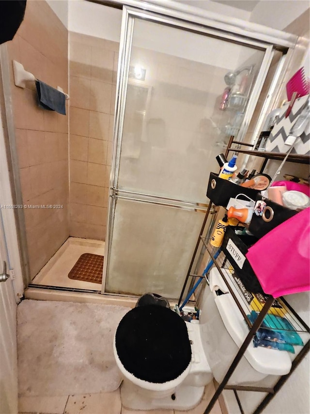 bathroom with an enclosed shower and toilet