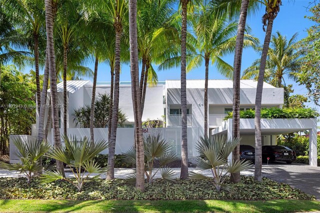 view of front of home with a carport