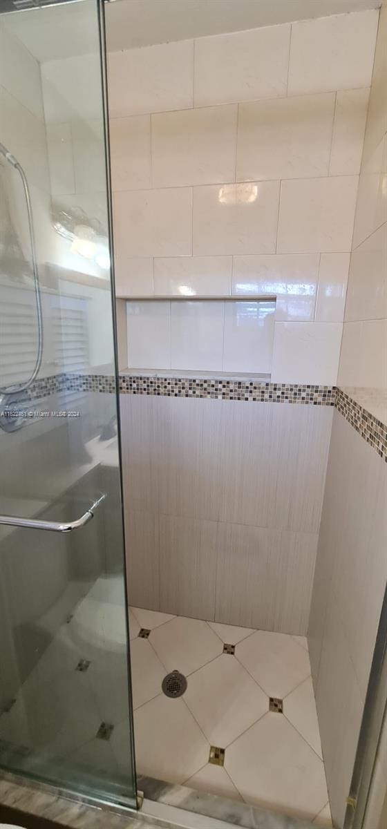 bathroom with a tile shower