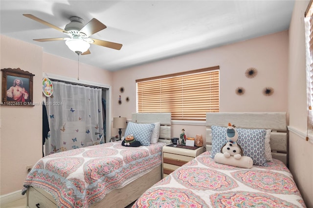 bedroom with ceiling fan