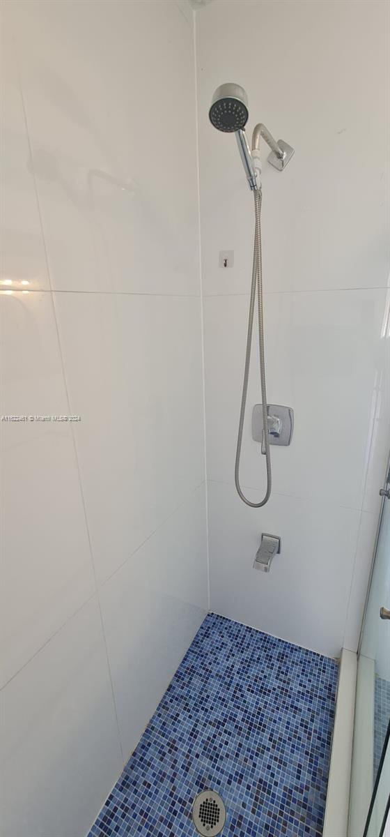 bathroom with a tile shower