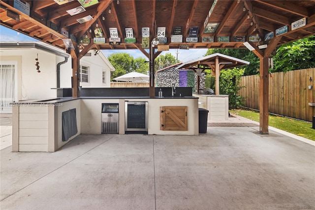 view of patio featuring an outdoor kitchen