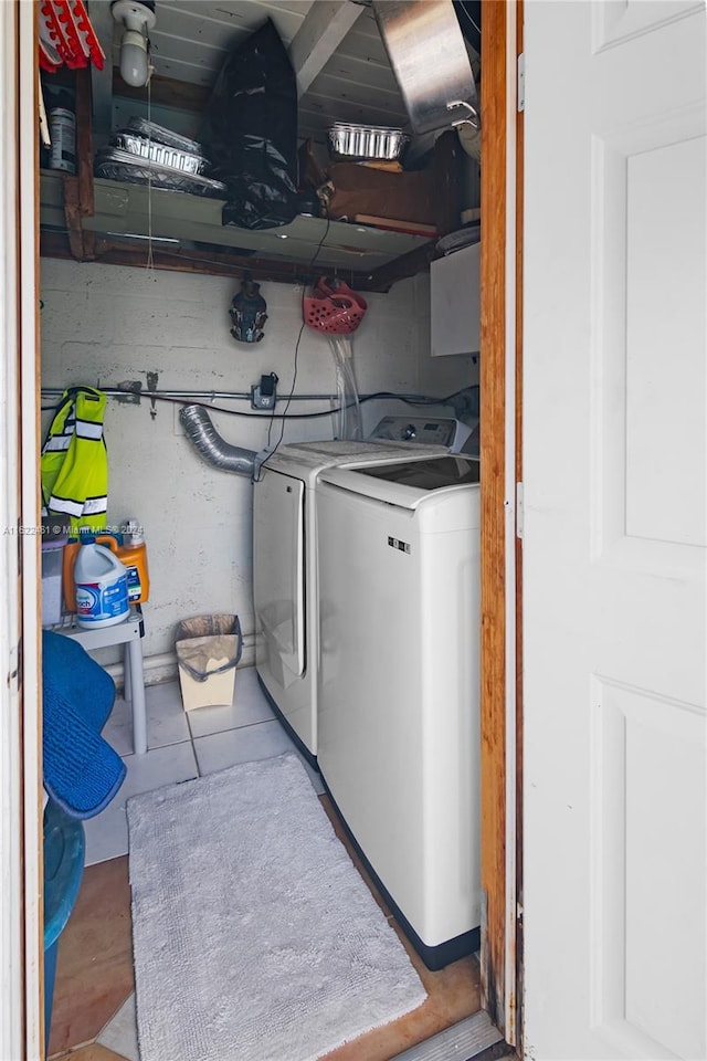 laundry room featuring washing machine and clothes dryer