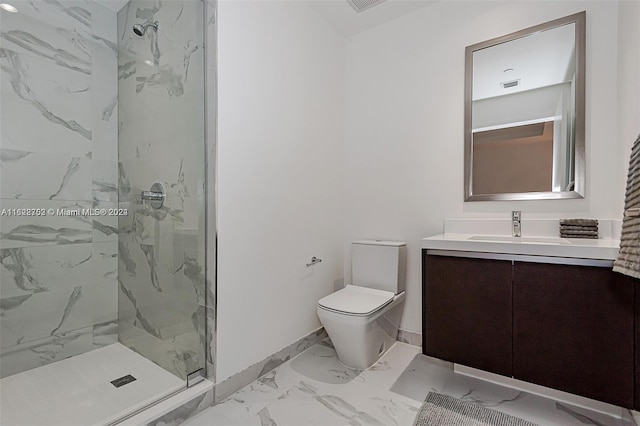 bathroom featuring tiled shower, vanity, and toilet