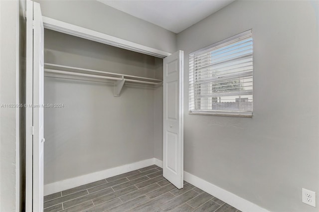 unfurnished room featuring light hardwood / wood-style floors and ceiling fan