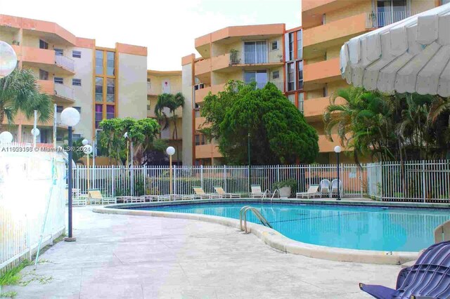 view of swimming pool