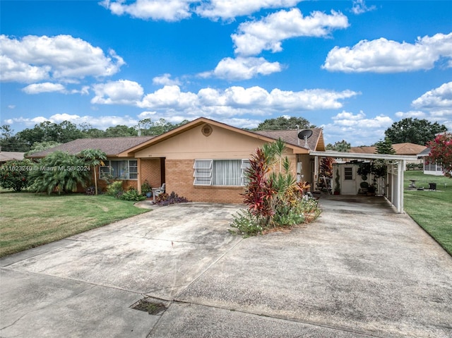 view of front of house featuring a carport and a front lawn