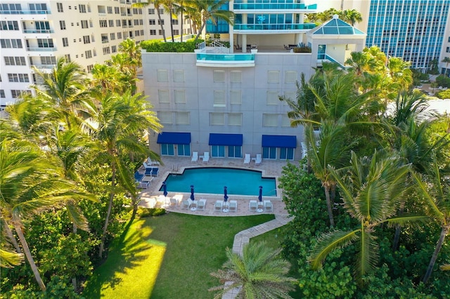 pool featuring a yard