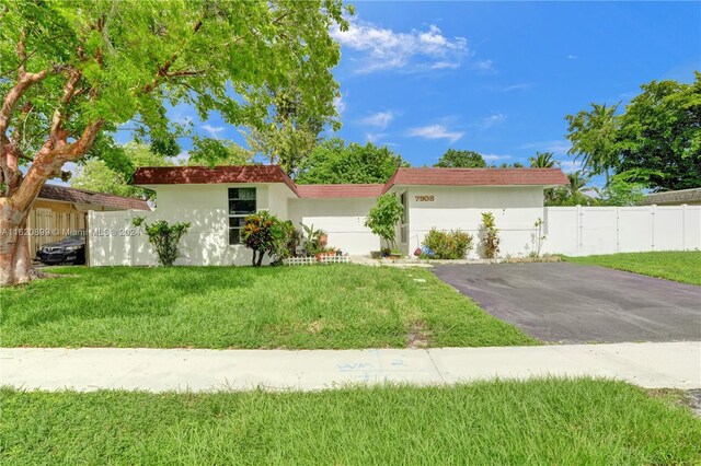 view of front of house featuring a garage and a front lawn