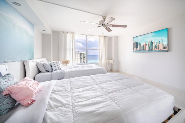 bedroom featuring ceiling fan