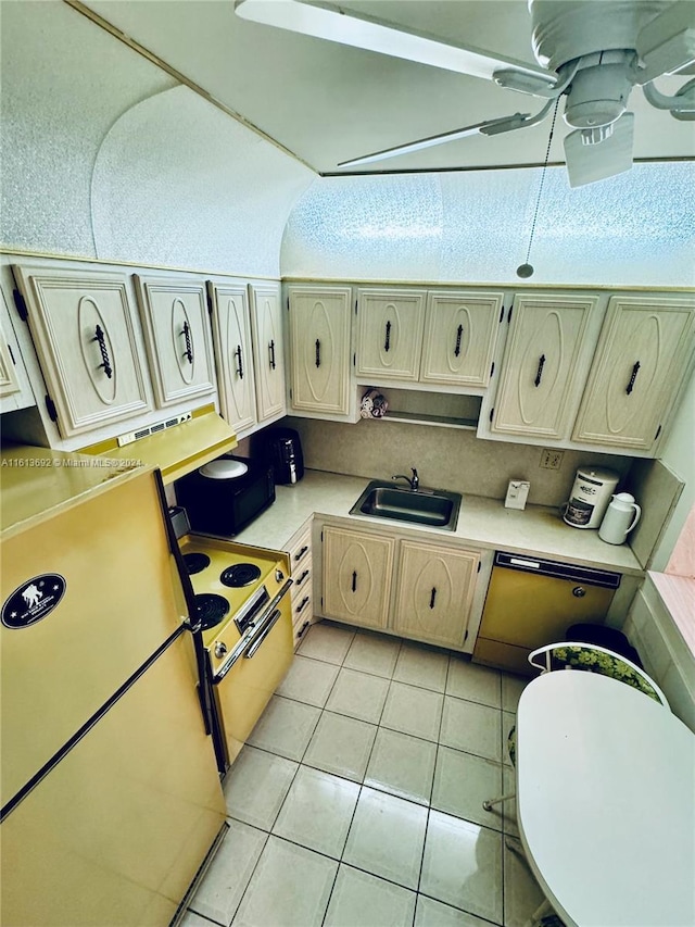 kitchen featuring sink, fridge, range, light tile patterned floors, and ceiling fan