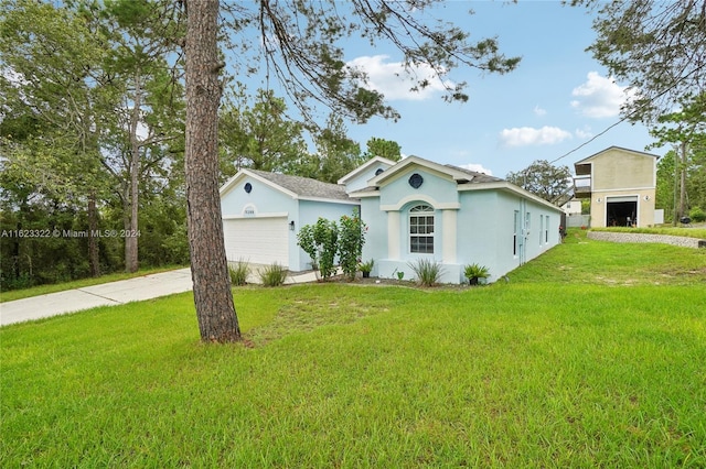 ranch-style house featuring a front lawn and a garage