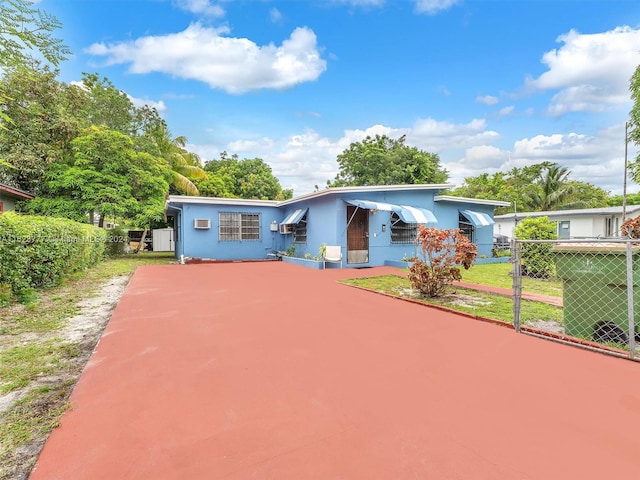 view of front of house with a front lawn