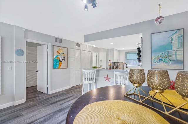 dining area with sink and dark hardwood / wood-style floors