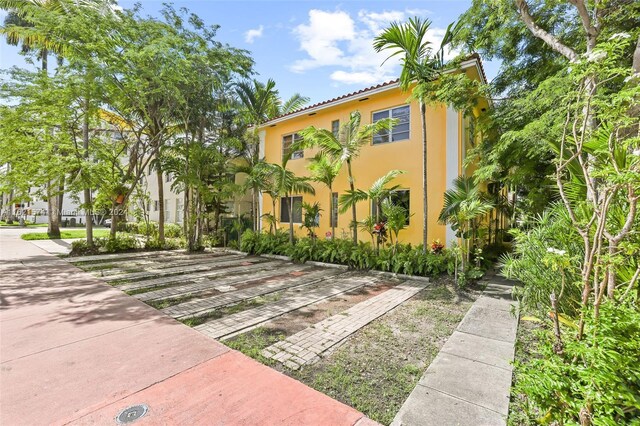 view of mediterranean / spanish-style house