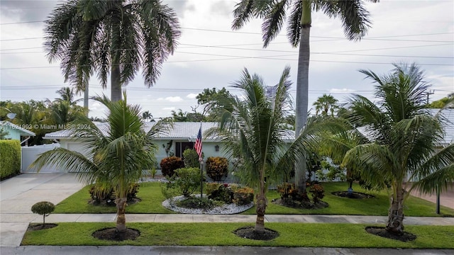 view of front of house with a front lawn