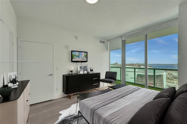 888 Biscayne Blvd Unit 1805, Miami, FL 33132 - bedroom with visible vents, floor to ceiling windows, light wood-style flooring, and baseboards