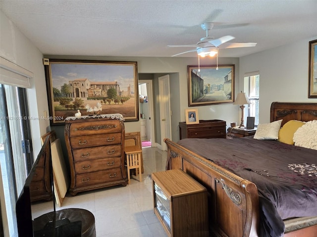 bedroom featuring ceiling fan and a textured ceiling