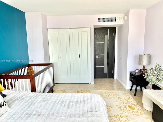 bedroom featuring a closet