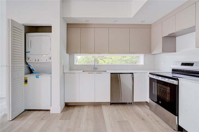 kitchen with range with electric stovetop, stacked washer and dryer, light countertops, a sink, and dishwasher