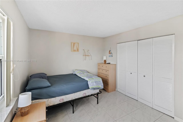 bedroom with a closet