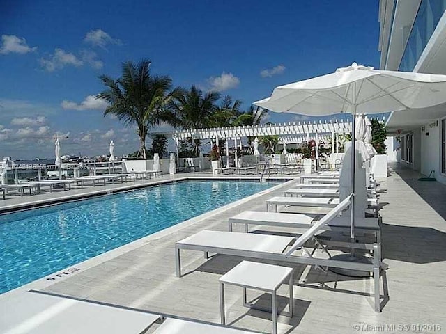 view of swimming pool featuring a pergola