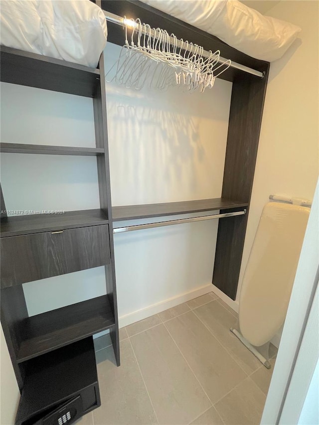 walk in closet featuring light tile patterned floors