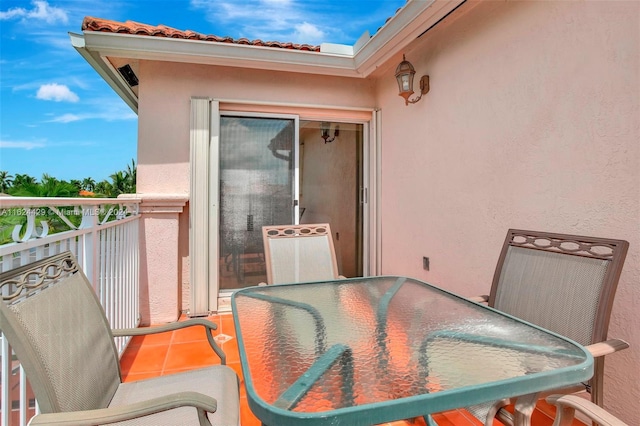 balcony with outdoor dining space