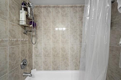 bathroom featuring shower / bathtub combination with curtain