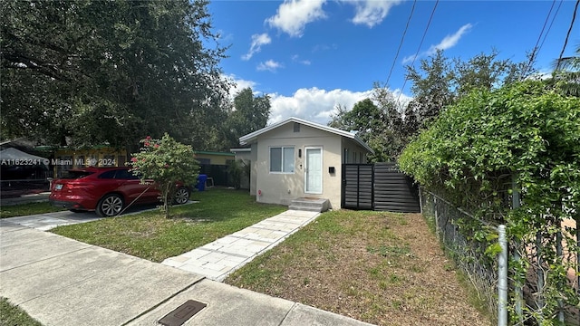 view of front of house with a front lawn