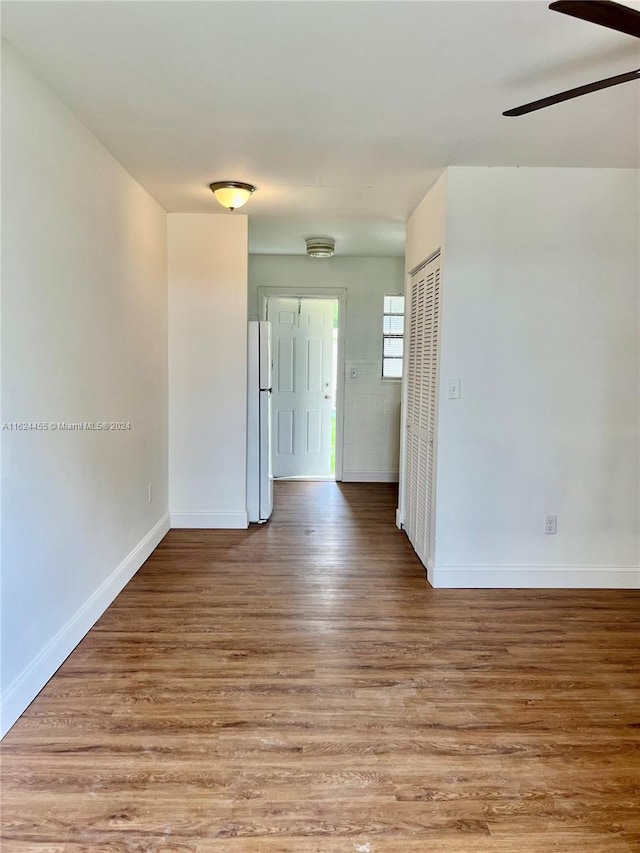 unfurnished room with wood-type flooring and ceiling fan