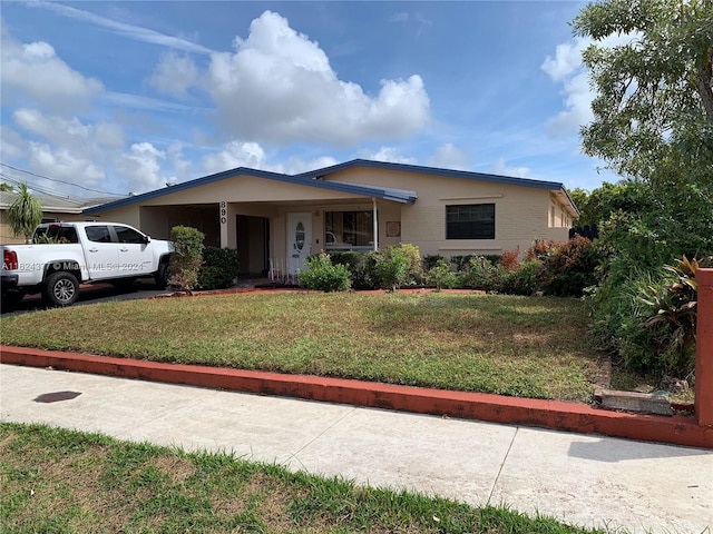 view of front of house featuring a front lawn