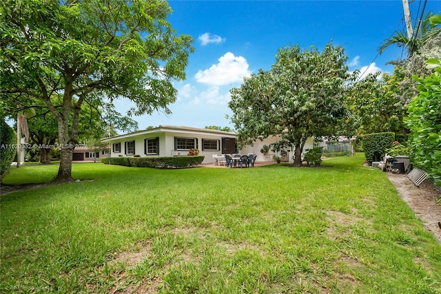 view of yard with a patio area