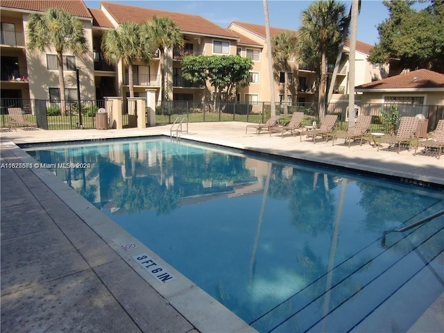 view of swimming pool