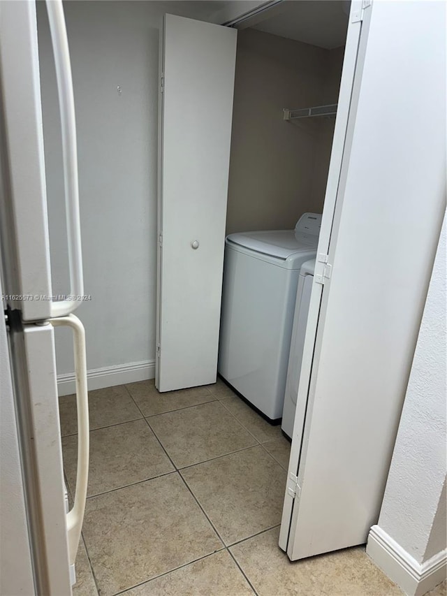 laundry room featuring light tile patterned flooring and washer / clothes dryer