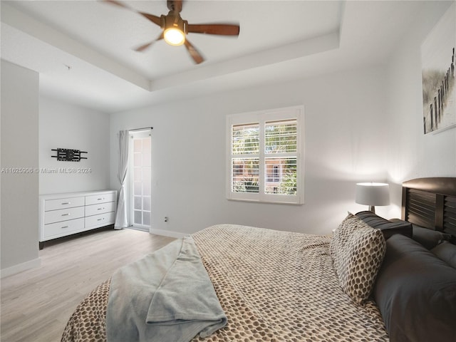 4159 Main St, Jupiter, FL 33458 - bedroom featuring light wood finished floors, a tray ceiling, and ceiling fan