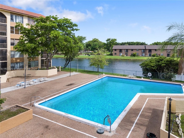 view of pool with a water view