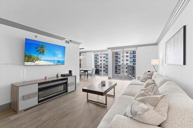 living room featuring hardwood / wood-style floors, crown molding, and expansive windows