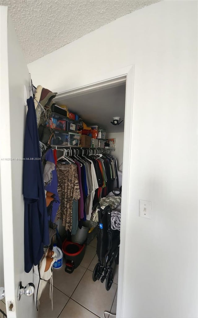 walk in closet featuring tile patterned floors