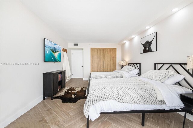 1717 N Bayshore Dr Unit A-3755, Miami, FL 33132 - bedroom featuring recessed lighting, visible vents, and baseboards