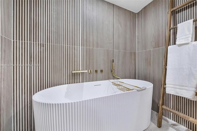 1717 N Bayshore Dr Unit A-3755, Miami, FL 33132 - bathroom with a soaking tub
