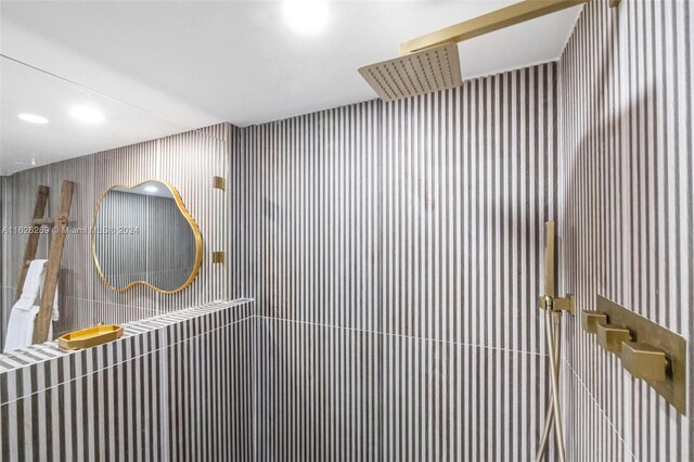 1717 N Bayshore Dr Unit A-3755, Miami, FL 33132 - full bathroom with recessed lighting and tiled shower