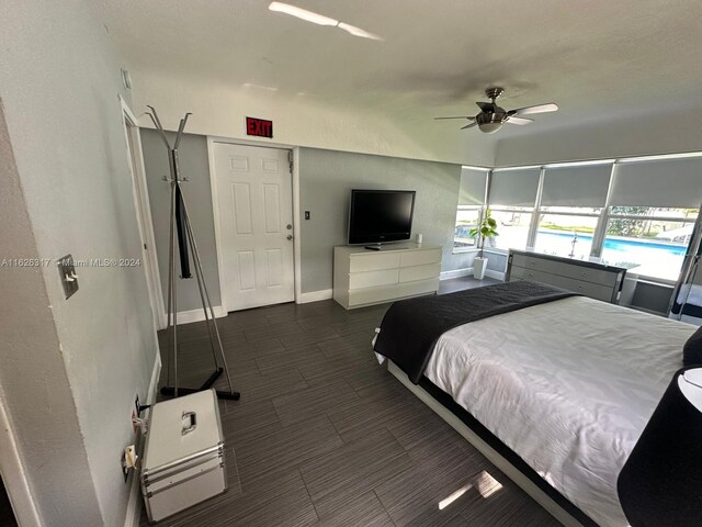 bedroom with ceiling fan