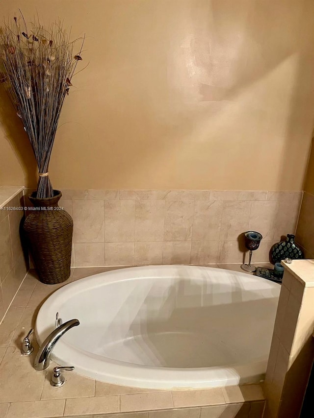 bathroom featuring tiled tub