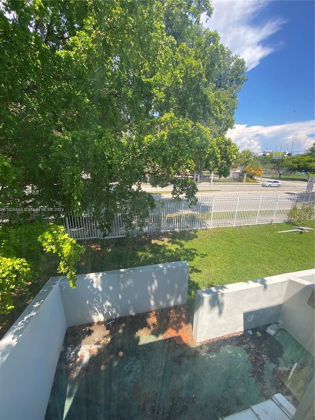 view of swimming pool with a lawn