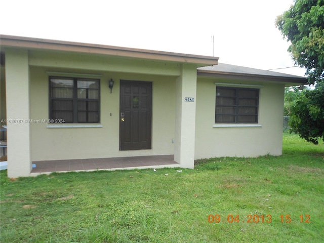 view of front of house with a front yard