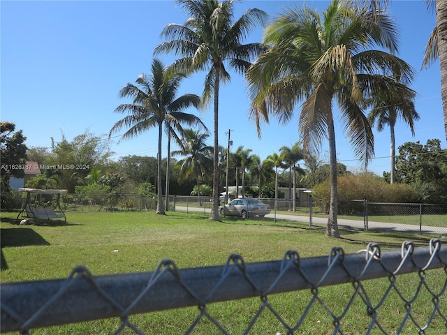 view of property's community featuring a lawn