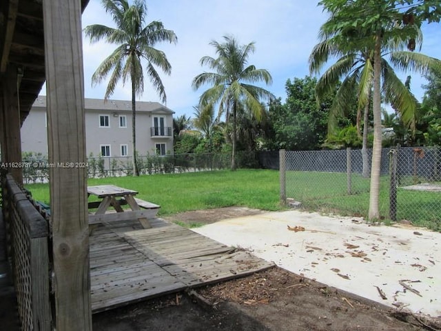 view of yard with a patio area