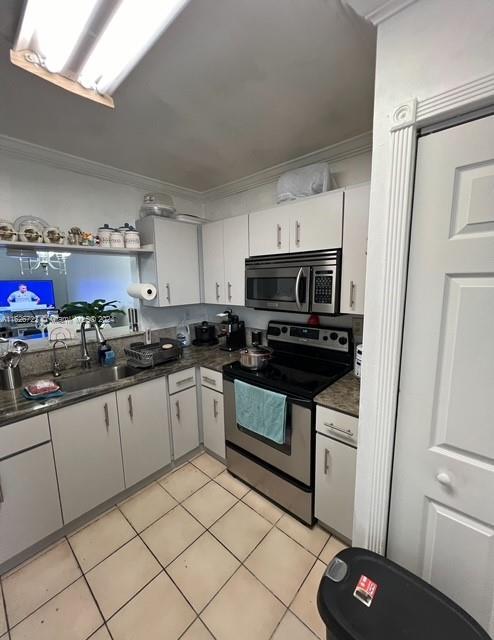 kitchen featuring white cabinetry, sink, crown molding, and appliances with stainless steel finishes