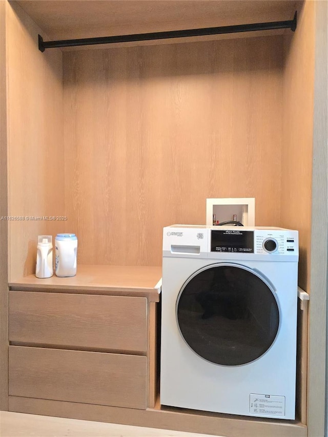 washroom with laundry area and washer / clothes dryer